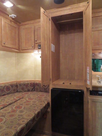 2016 Merhow usa luxury float with living on HorseYard.com.au