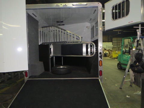 2016 Merhow usa luxury float with living on HorseYard.com.au