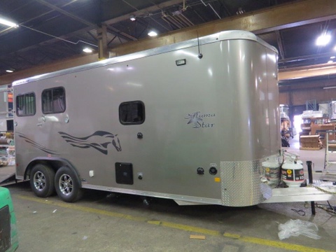 2016 Merhow usa luxury float with living on HorseYard.com.au