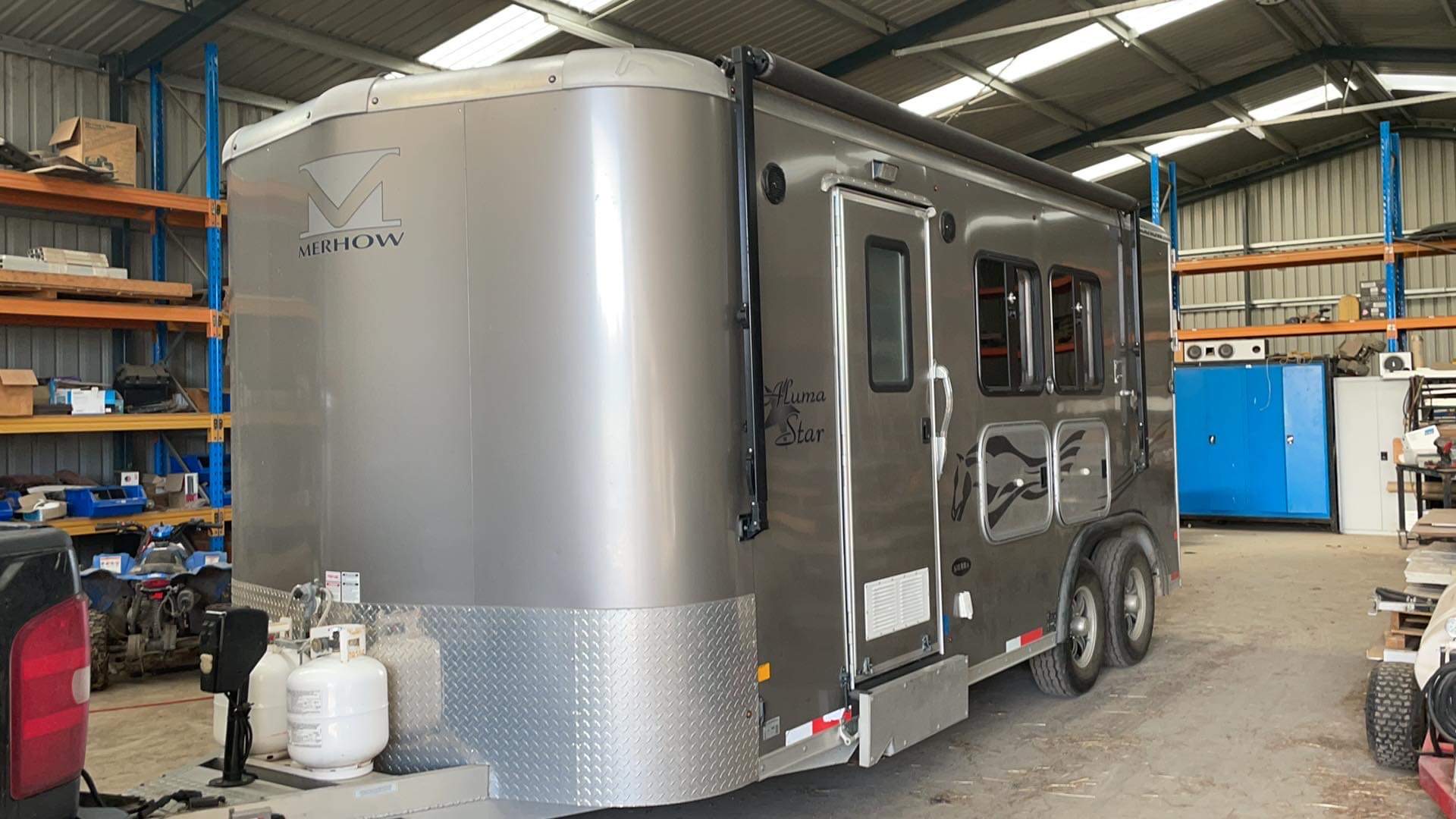 2016 Merhow usa luxury float with living on HorseYard.com.au