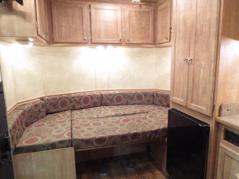 2016 Merhow usa luxury float with living on HorseYard.com.au