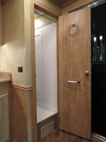 2016 Merhow usa luxury float with living on HorseYard.com.au